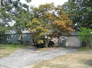 4 Rosemary Pl, East Islip, NY 11730