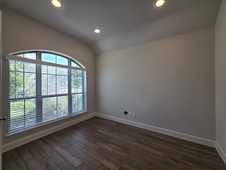 116 Rosemary Ct — Photo 3