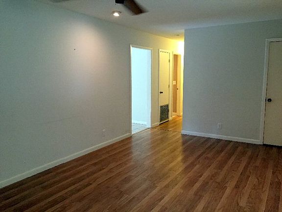 3rd image of 126 N End Dr