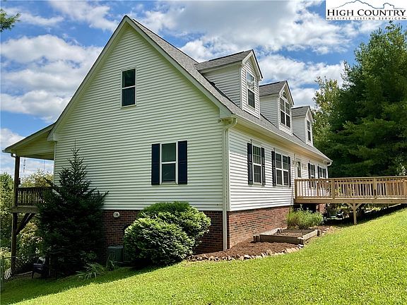 4th image of 449 Meadow Ridge Drive