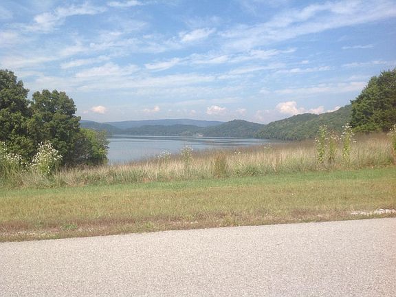 4th image of 516 Pointe Vista Dr