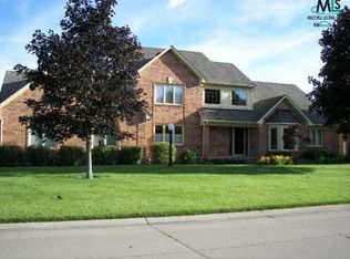 2558 Regency Dr, Utica, MI