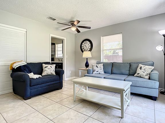 5th image of 1570 Zinnia Dr