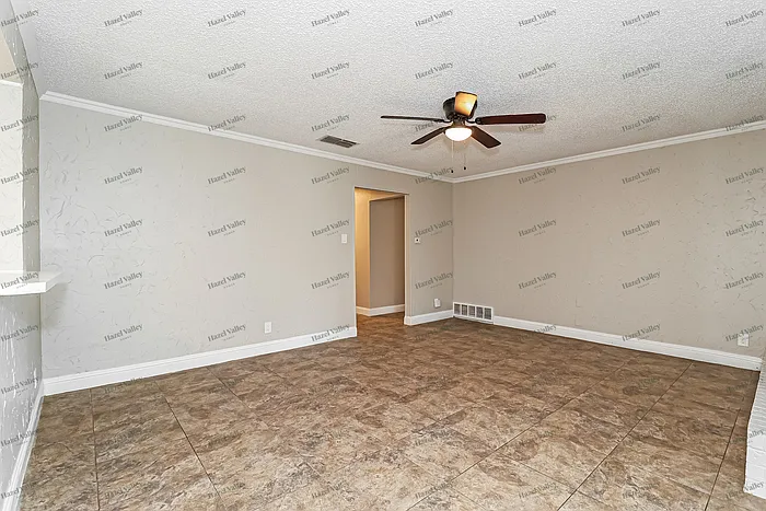 3 bed, 1.5 bath, 1455 sqft, $1,895 — Photo 4