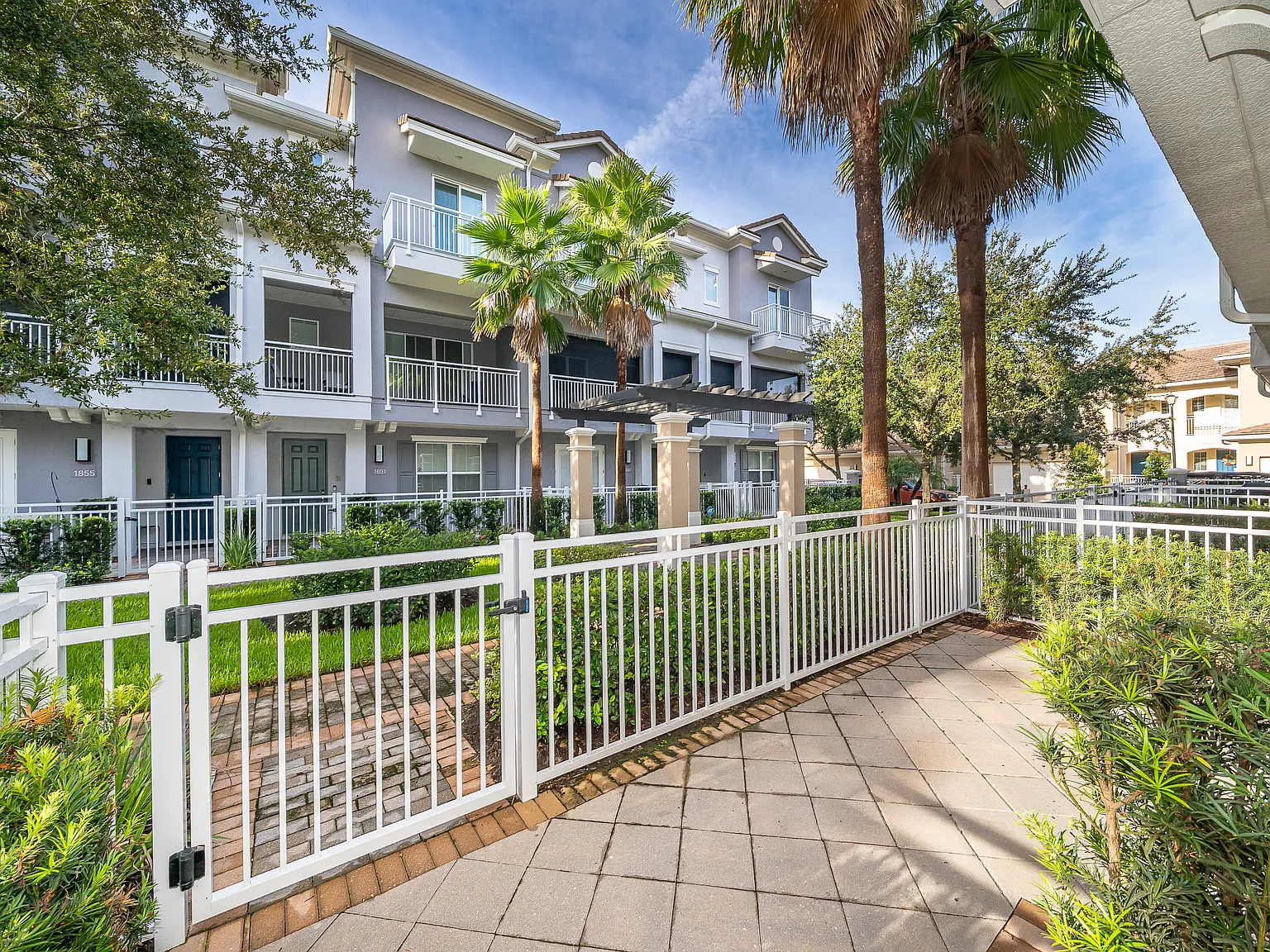 3 bed, 3.5 bath, 2187 sqft, $3,000 — Photo 3