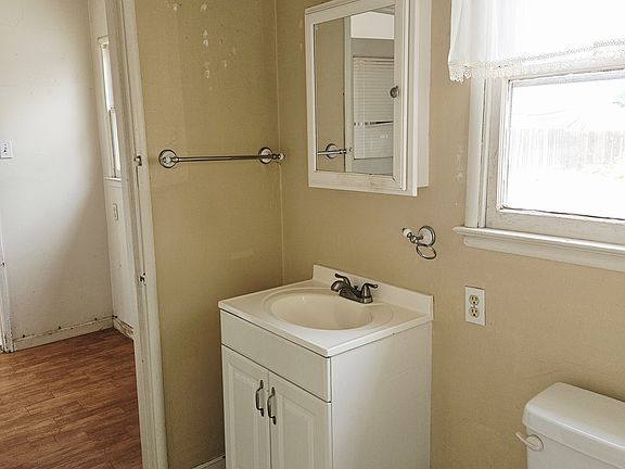 5th image of 284 E Cortner St