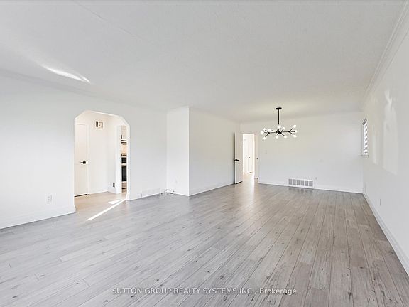 3rd image of 4 Cranston Rd