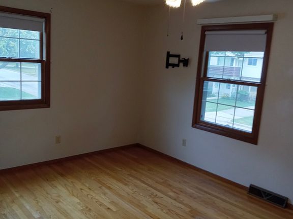 4th image of 953 N 123rd St #959