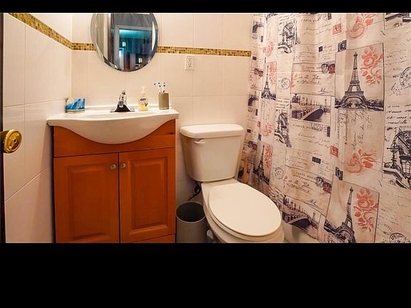 3rd image of 1458 Oakley St #1