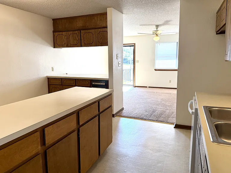 2208 Shenandoah Dr — Photo 6