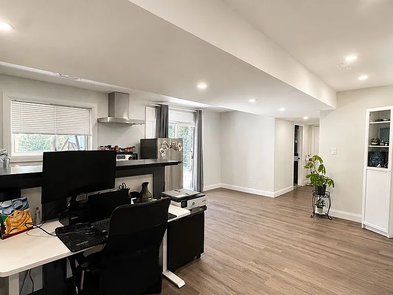 2610 Leonard St — Photo 22