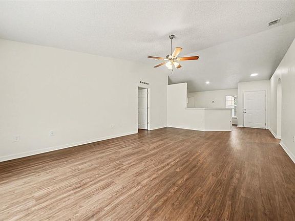 2nd image of 909 Bristle Cone Ct