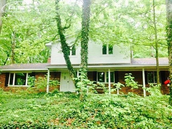 5th image of 3093 Woodland Dr