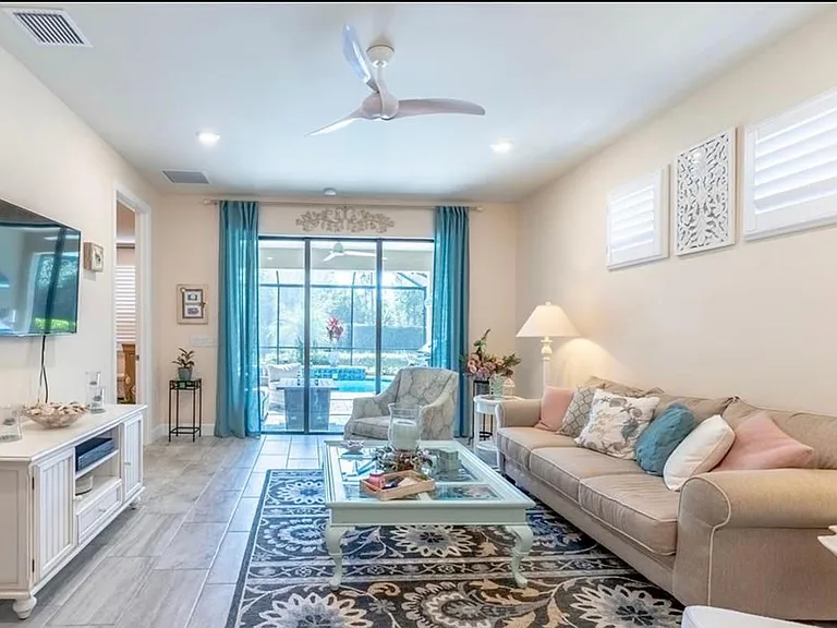 7662 Jacaranda Ln — Photo 12
