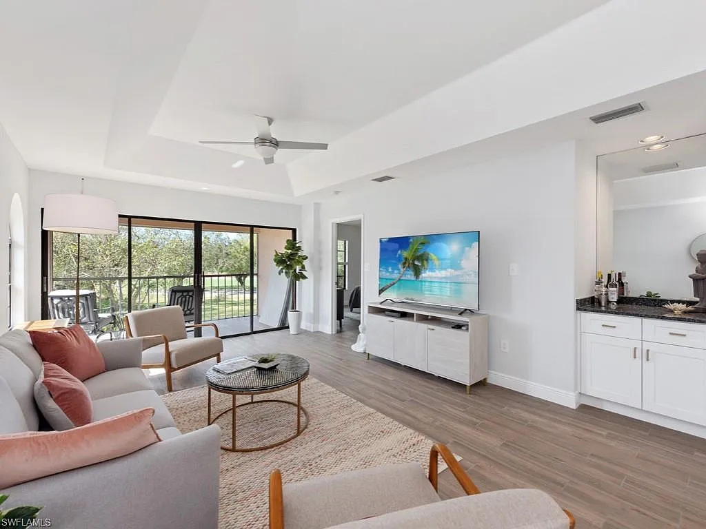 3 bed, 2.0 bath, 1480 sqft, $4,000 — Photo 2