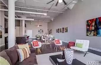 4th image of 4100 Laclede Ave APT 213