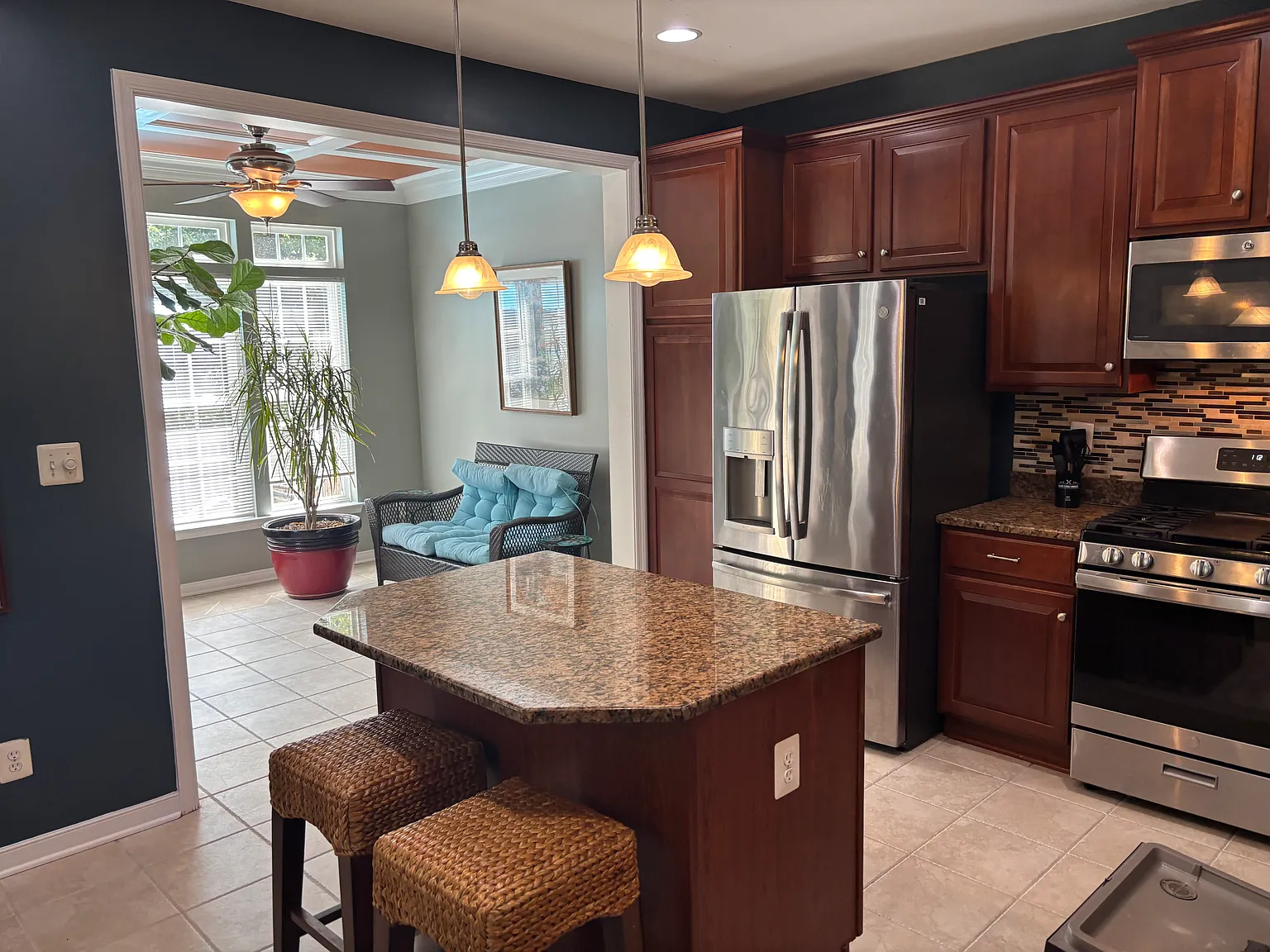 4 bed, 2100 sqft, $3,795 — Photo 4