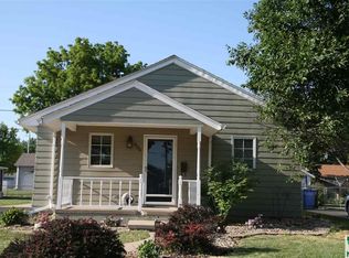 906 Pacquette Ave, Sioux City, IA 51109