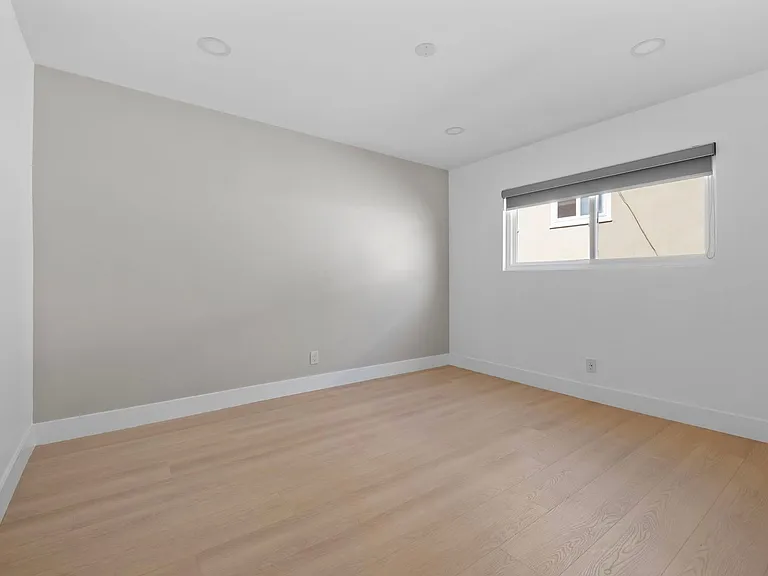 3983 Iowa St — Photo 9