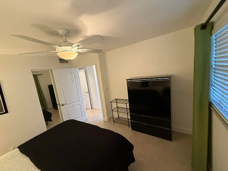 300 NE 14th Ave #411 — Photo 30