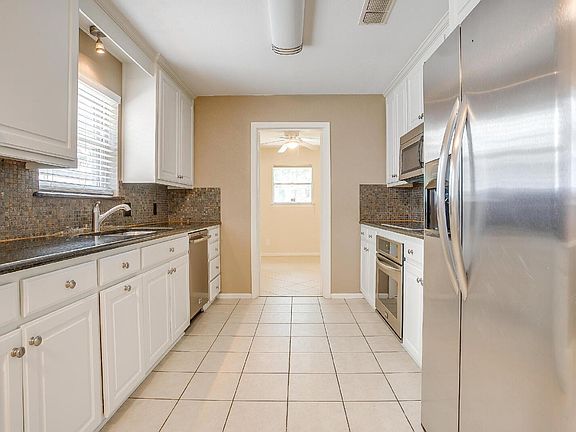 5th image of 4605 Barwick Dr