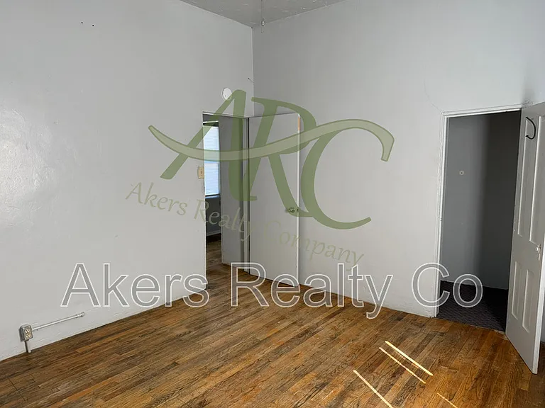 523 E Adams Ave — Photo 4