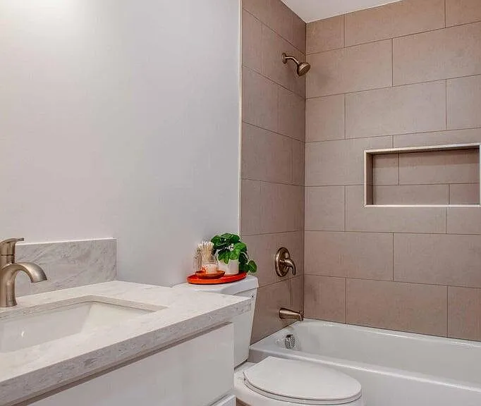 2333 1/2 Langdale Ave — Photo 3