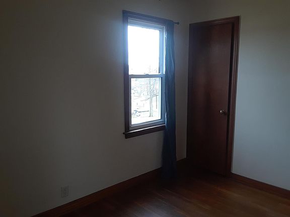 2nd image of 905 Wabash Ave