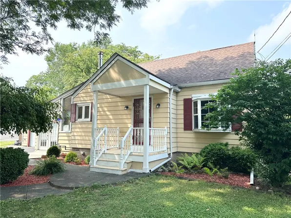 2822 Ridgeway Ave, Rochester, NY 14626