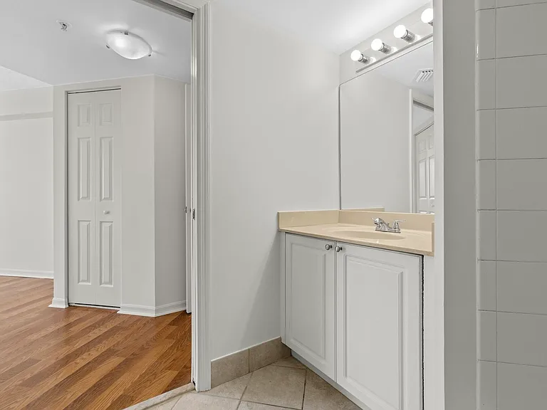 300 Crestwood Ct N #302 — Photo 13