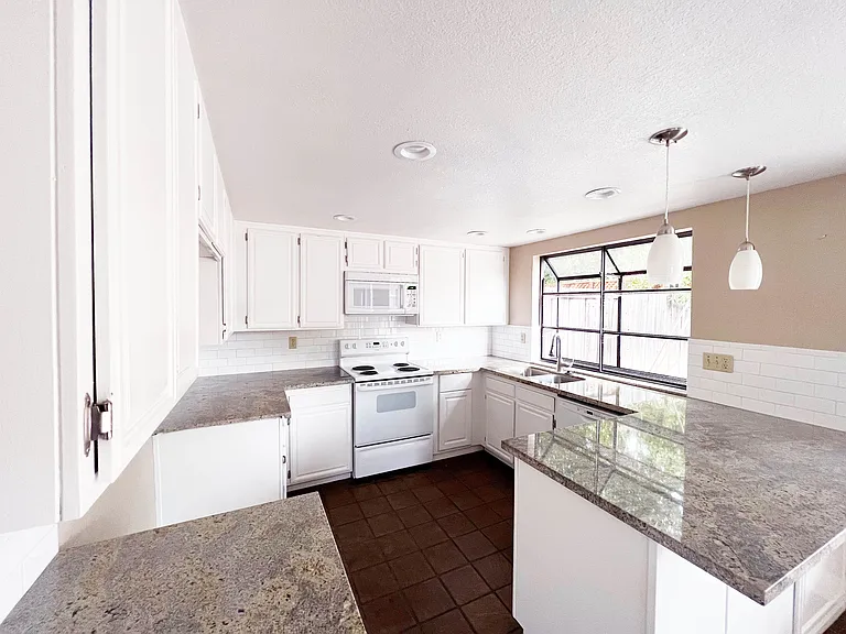 2477 Wooding Ct — Photo 3