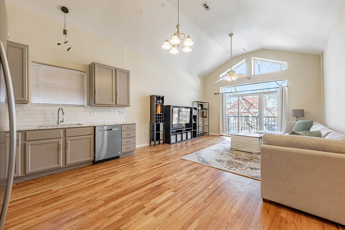 Building Photo - 5933 W Huron St #3N