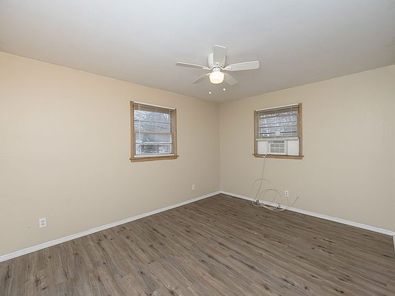 3rd image of 1316 Moran Dr