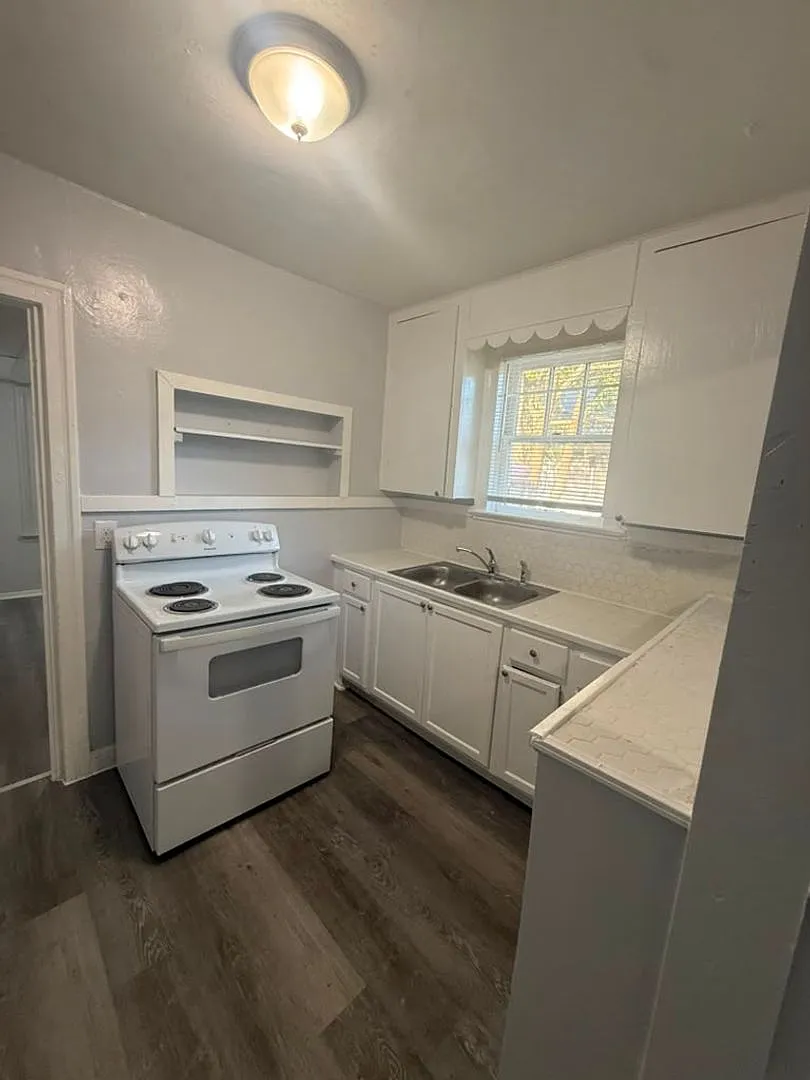 Fully Renovated 3/1 -Single Family Available for Immediate Rent! — Photo 4