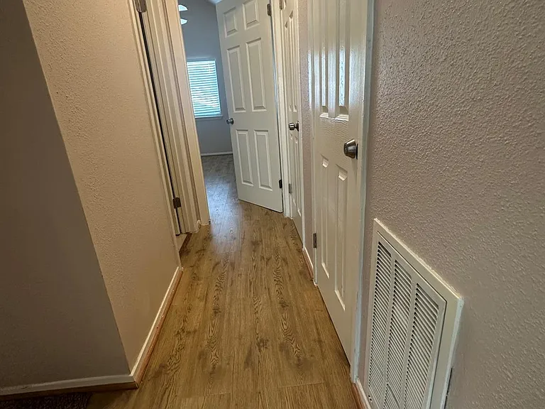 1222 Ravenscourt Dr — Photo 4
