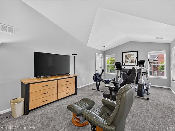 4th image of 4077 Berkeley Ave