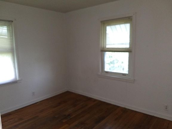 4th image of 2821 Elwood Ave