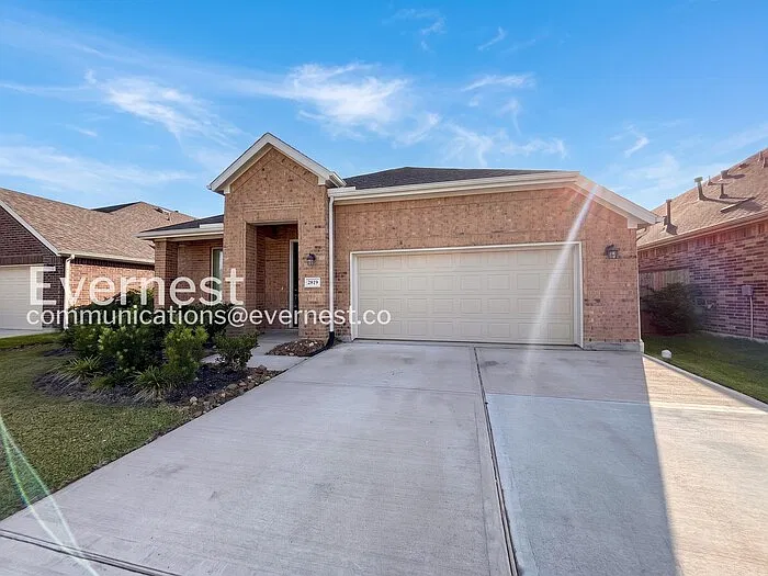 3 bed, 2.0 bath, 1600 sqft, $2,275 — Photo 2