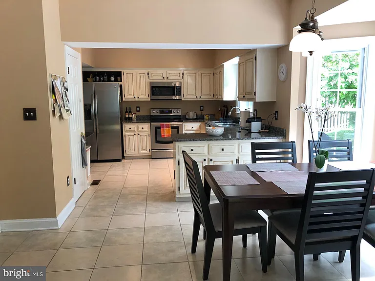 5512 Massachusetts Ave — Photo 10