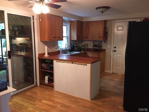 5th image of 128 Maywood Dr