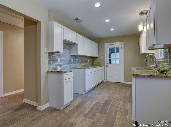 5th image of 214 Gayle Ave