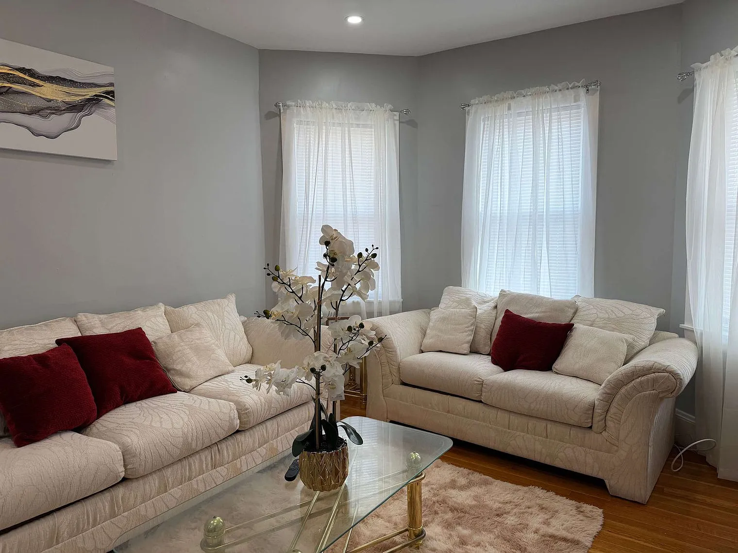 3 bed, 2.0 bath, 742 sqft, $6,344 — Photo 2