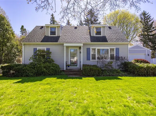 5 Hillside Dr, Spencerport, NY 14559