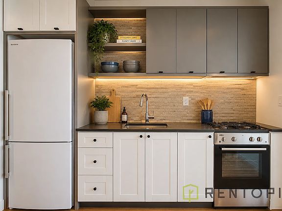 2nd image of 87 Montrose Ave #2S
