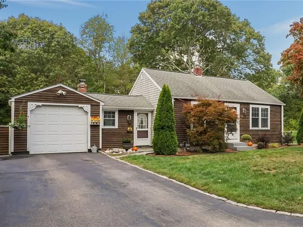 73 Penguin Ave, Warwick, RI 02818
