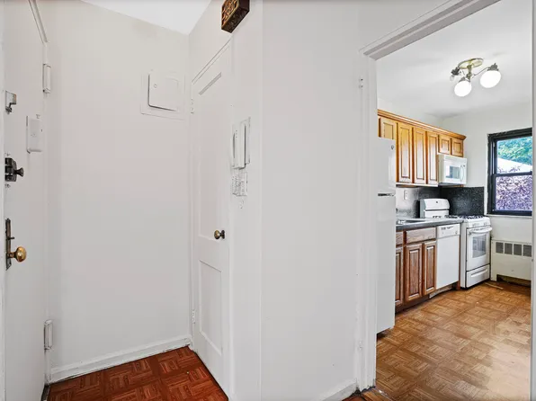 90-55 Shore Parkway image 19 of 24