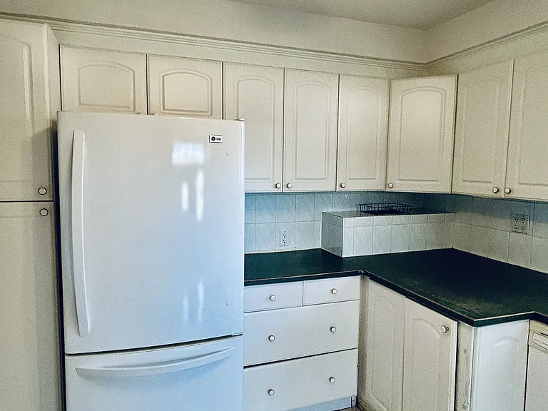 19 Ascot Ave #UPPER — Photo 16