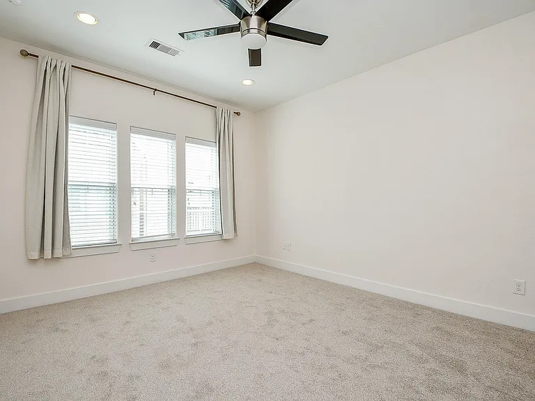 955 W 24th St #D — Photo 31