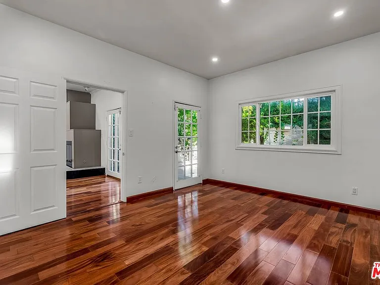 10810 Rochester Ave — Photo 14