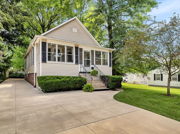 1807 Peoria St, Peru, IL 61354